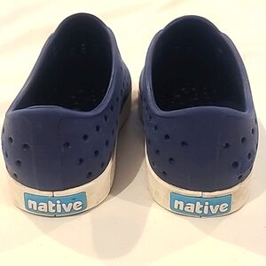 💙Native Jefferson Navy Kids shoes, size J1💙